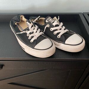 Women’s size 8 converse